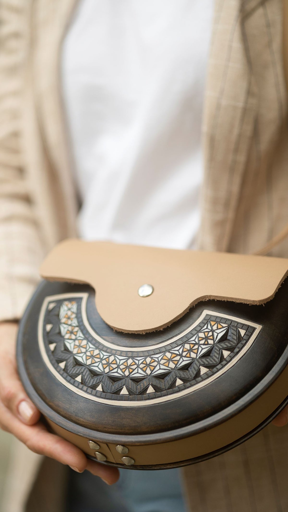 Floral Pattern – Handmade Wooden Handbag (Beige)