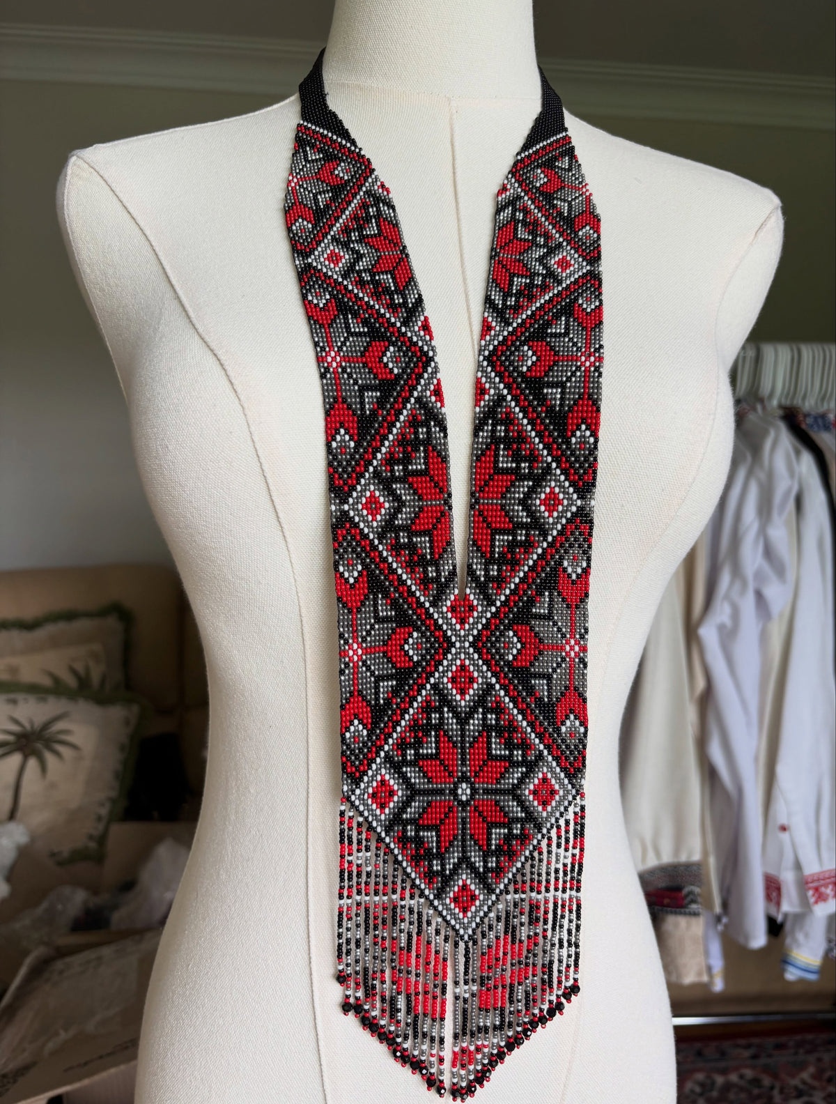 Geometric Star Pattern Beaded Necklace (Herdan)